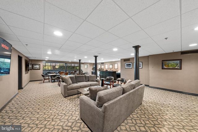 26 DOGLEG LN, Lawrence Township, NJ 08648