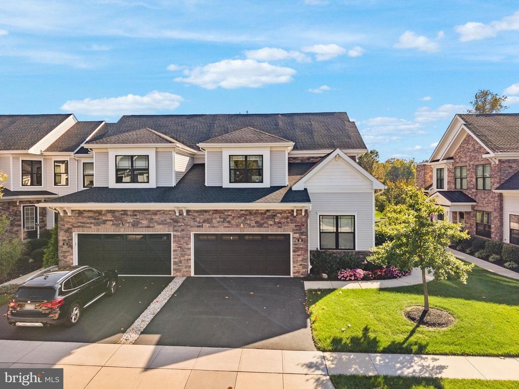 Image 1 of property listing at 26 DOGLEG LN, Lawrence Township, NJ 08648