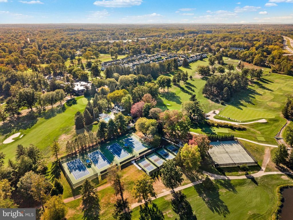 Image 10 of property listing at 26 DOGLEG LN, Lawrence Township, NJ 08648