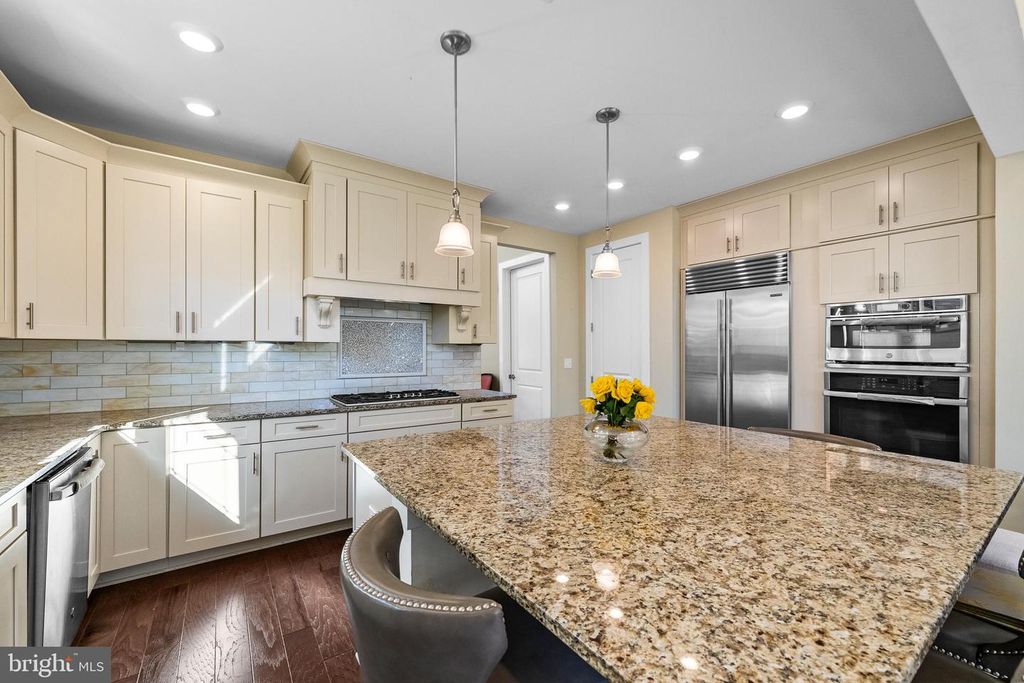 Image 21 of property listing at 26 DOGLEG LN, Lawrence Township, NJ 08648