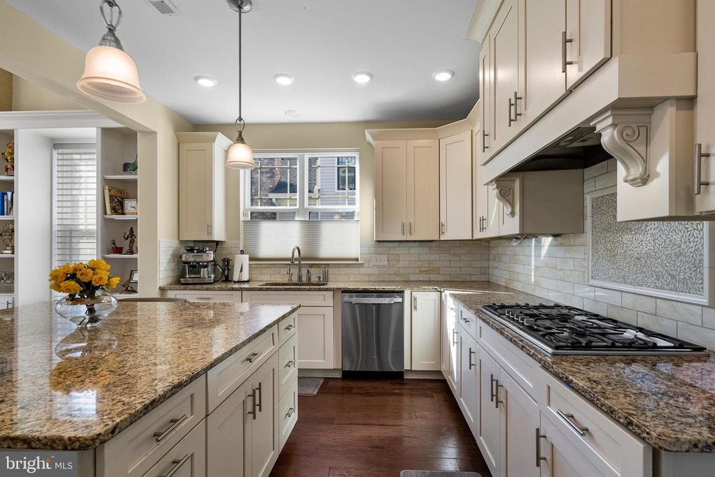 Image 25 of property listing at 26 DOGLEG LN, Lawrence Township, NJ 08648