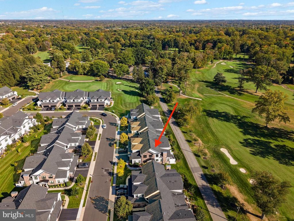 Image 7 of property listing at 26 DOGLEG LN, Lawrence Township, NJ 08648