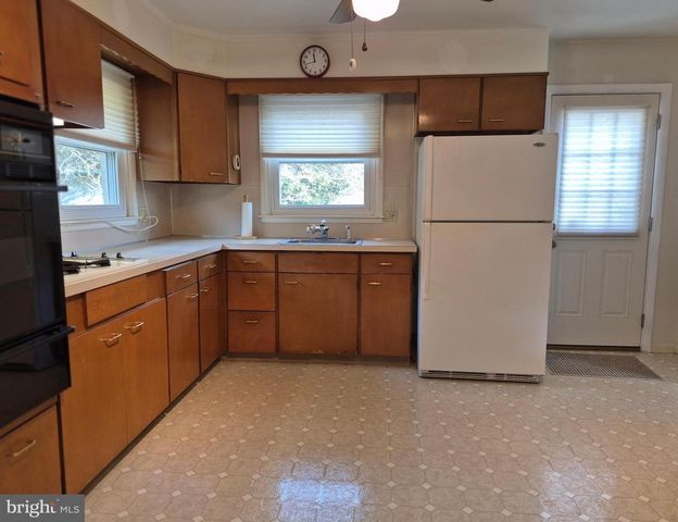 602 CARSONIA AVE, Reading, PA 19606