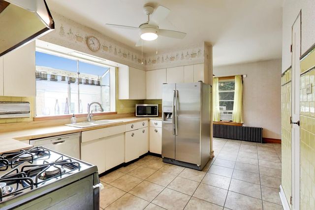 5829 N Mobile Avenue, Chicago, IL 60646