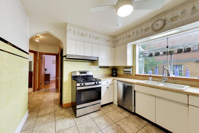 5829 N Mobile Avenue, Chicago, IL 60646