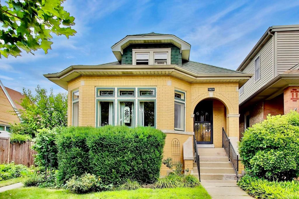 5829 N Mobile Avenue, Chicago, IL 60646