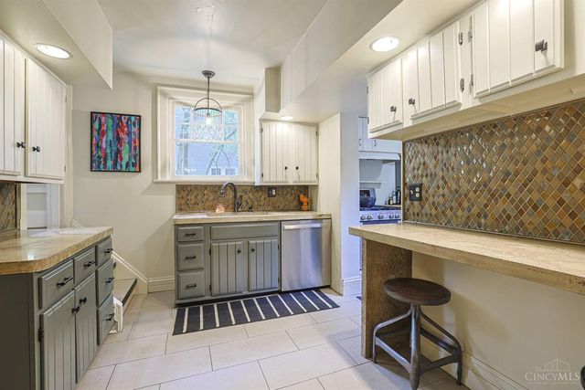 3219 Hardisty Avenue, Cincinnati, OH 45208