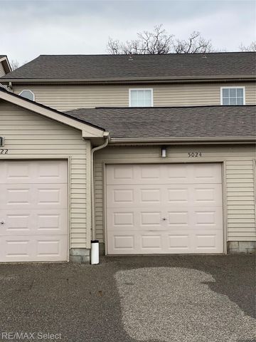 5024 Harbor Oak Drive, Waterford Charter Township, MI 48329
