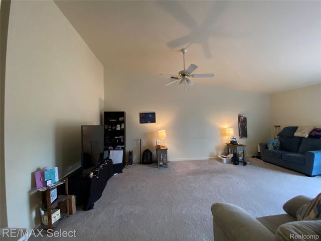 5024 Harbor Oak Drive, Waterford Charter Township, MI 48329