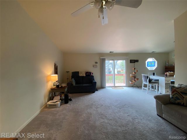 5024 Harbor Oak Drive, Waterford Charter Township, MI 48329