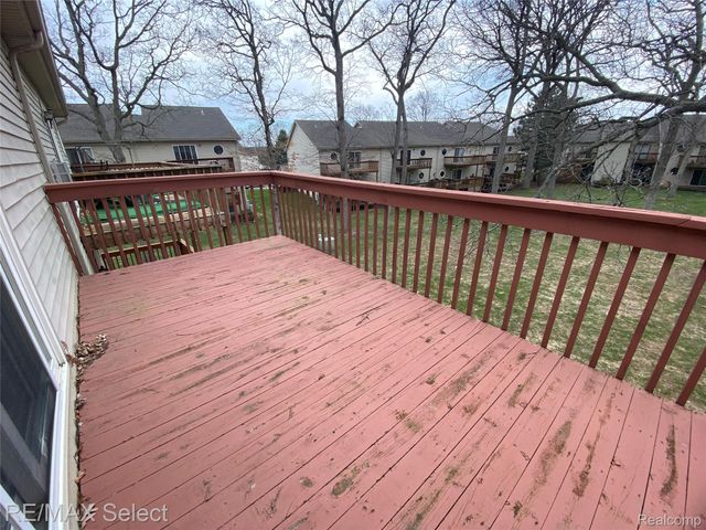 5024 Harbor Oak Drive, Waterford Charter Township, MI 48329