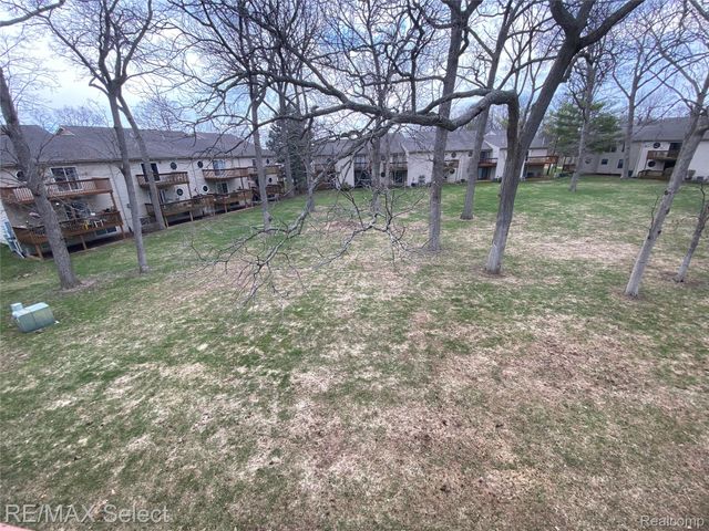 5024 Harbor Oak Drive, Waterford Charter Township, MI 48329