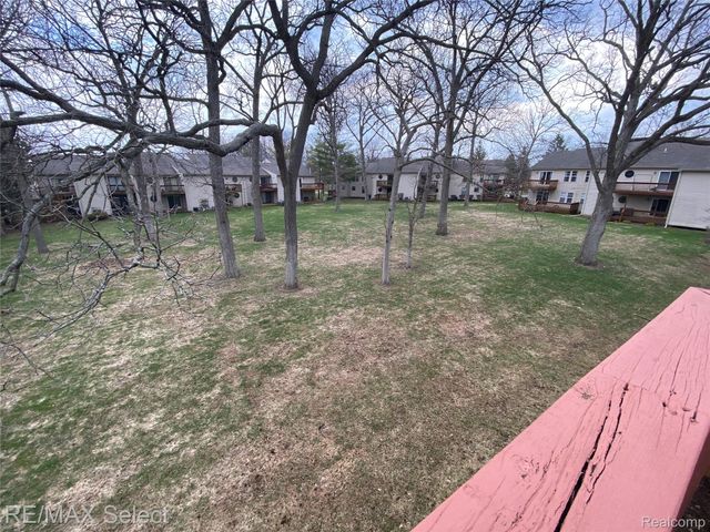5024 Harbor Oak Drive, Waterford Charter Township, MI 48329