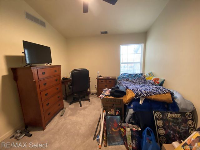 5024 Harbor Oak Drive, Waterford Charter Township, MI 48329