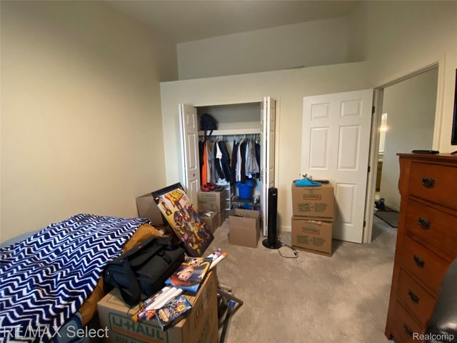 5024 Harbor Oak Drive, Waterford Charter Township, MI 48329