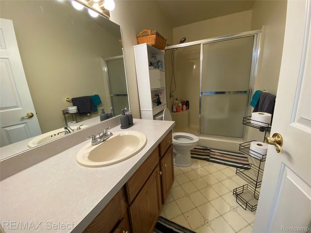 5024 Harbor Oak Drive, Waterford Charter Township, MI 48329