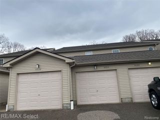 5024 Harbor Oak Drive, Waterford Charter Township, MI 48329