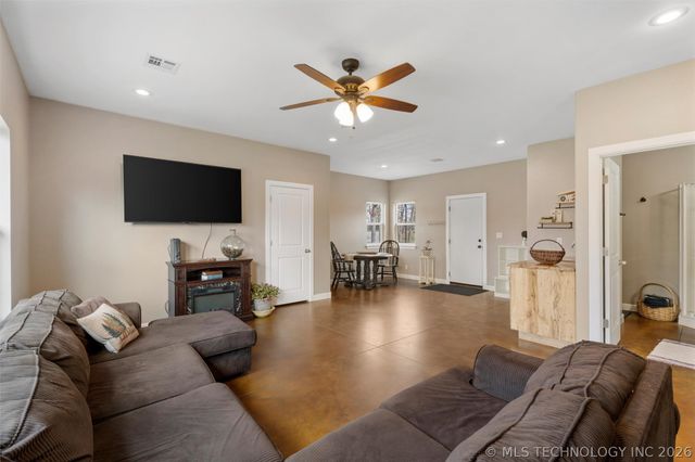 13331 N 3937 Drive, Bartlesville, OK 74003