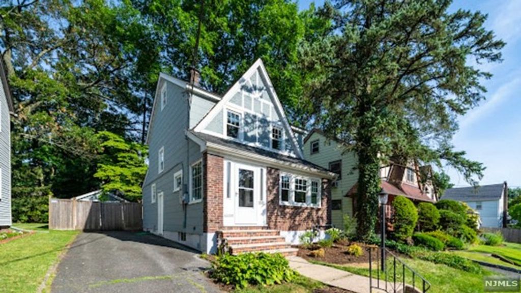 1007 Belle Avenue, Teaneck, NJ 07666