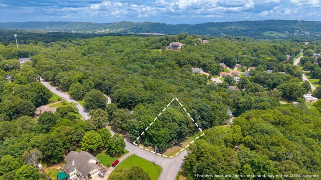 800 Brookhollow Lane, Chattanooga, TN 37421