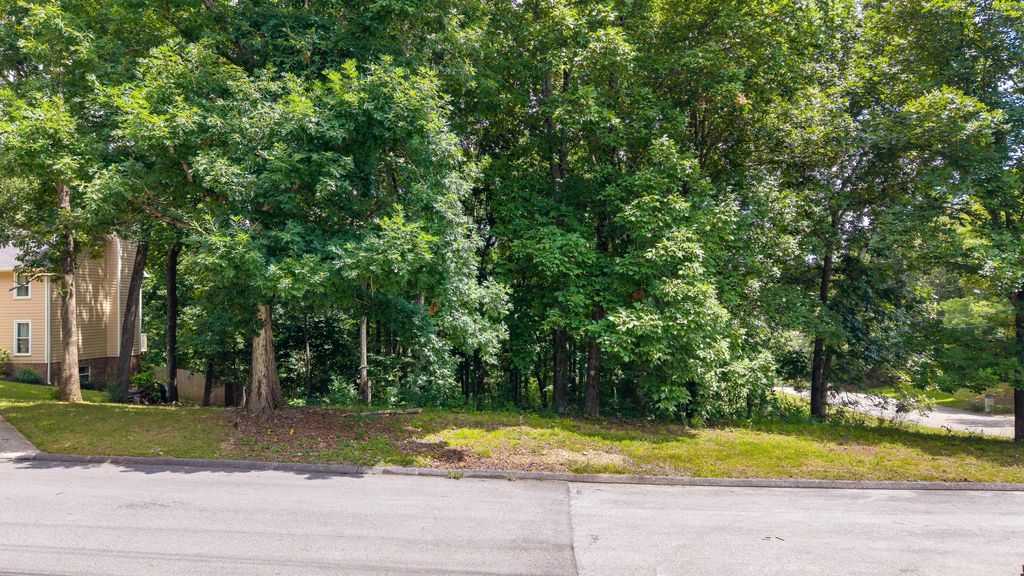 800 Brookhollow Lane, Chattanooga, TN 37421