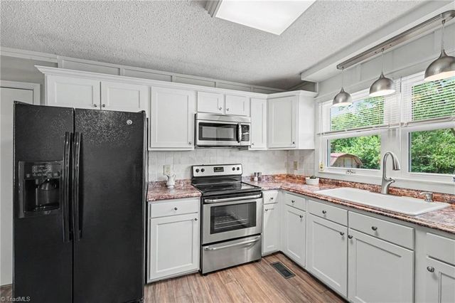 2800 New Garden Road E, Greensboro, NC 27455