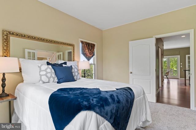7 ACCENT CIR, Camp Hill, PA 17011