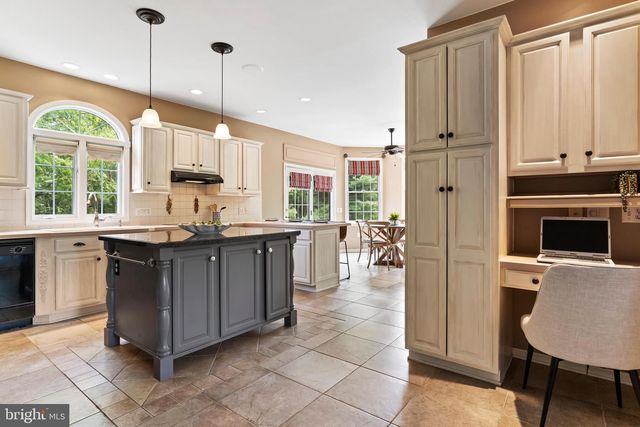 7 ACCENT CIR, Camp Hill, PA 17011