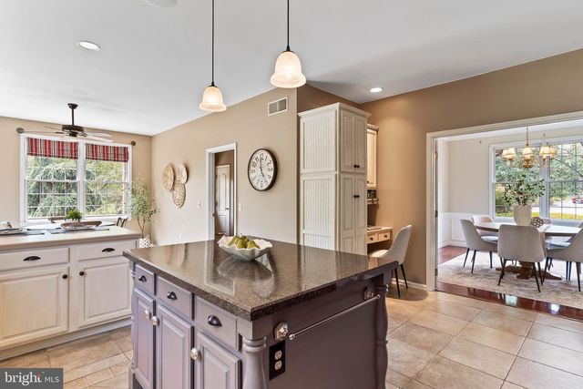 7 ACCENT CIR, Camp Hill, PA 17011