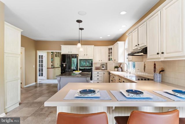 7 ACCENT CIR, Camp Hill, PA 17011
