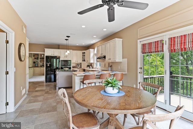7 ACCENT CIR, Camp Hill, PA 17011