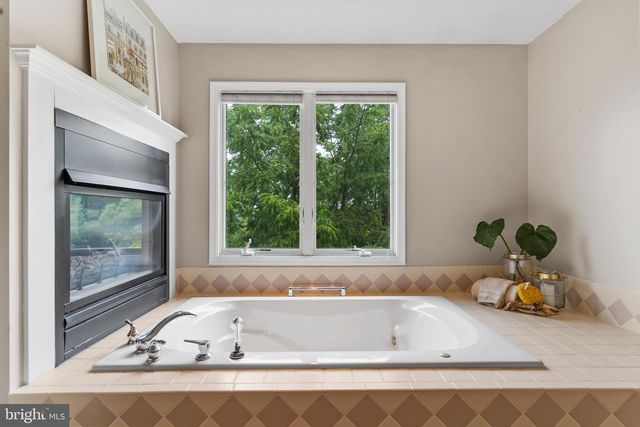 7 ACCENT CIR, Camp Hill, PA 17011