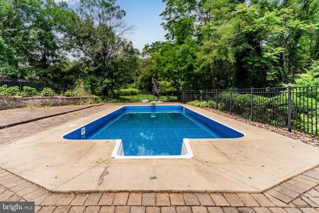7 ACCENT CIR, Camp Hill, PA 17011