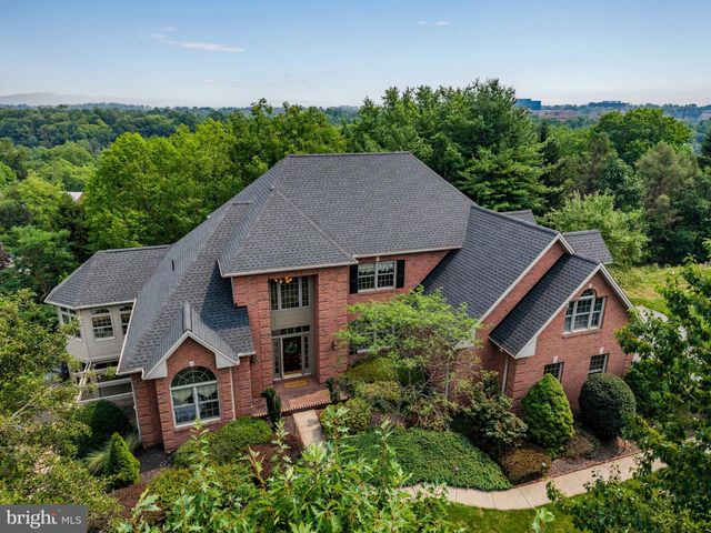 7 ACCENT CIR, Camp Hill, PA 17011