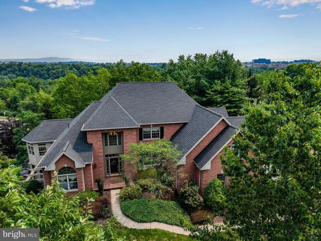 7 ACCENT CIR, Camp Hill, PA 17011