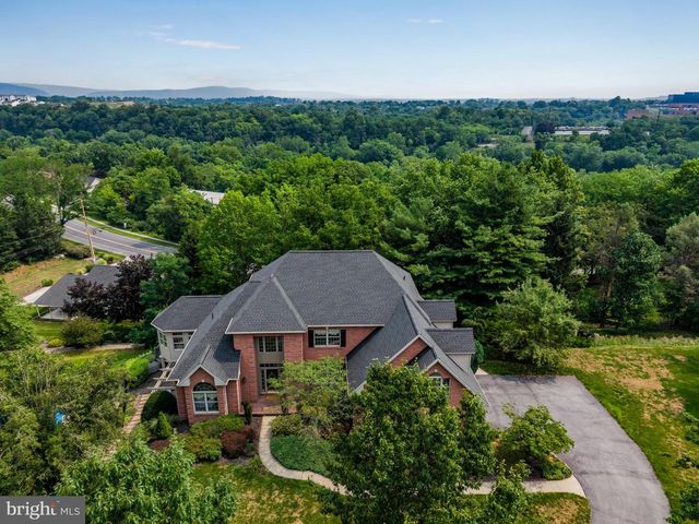 7 ACCENT CIR, Camp Hill, PA 17011