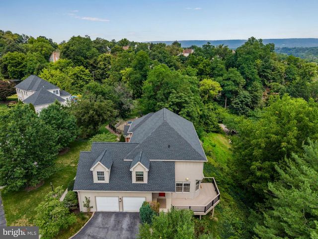 7 ACCENT CIR, Camp Hill, PA 17011