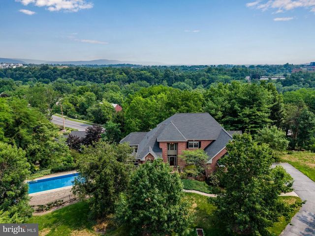 7 ACCENT CIR, Camp Hill, PA 17011
