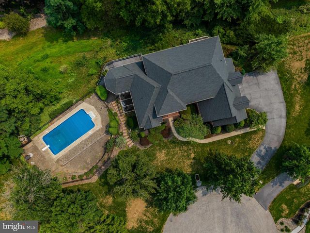 7 ACCENT CIR, Camp Hill, PA 17011