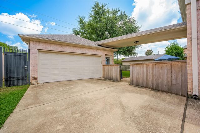 11826 Legend Manor Drive, Houston, TX 77082