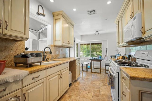 6247 Hamilton Lane, La Crescenta, CA 91214