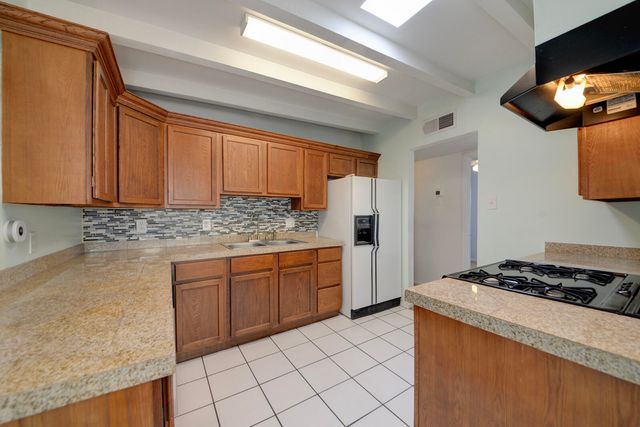 1128 Marron Circle NE, Albuquerque, NM 87112