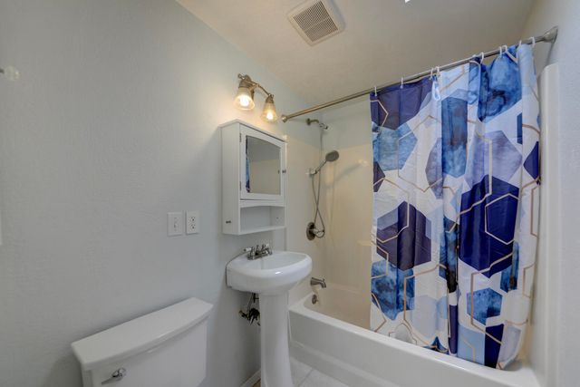 1128 Marron Circle NE, Albuquerque, NM 87112