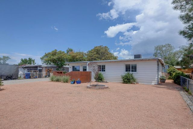 1128 Marron Circle NE, Albuquerque, NM 87112
