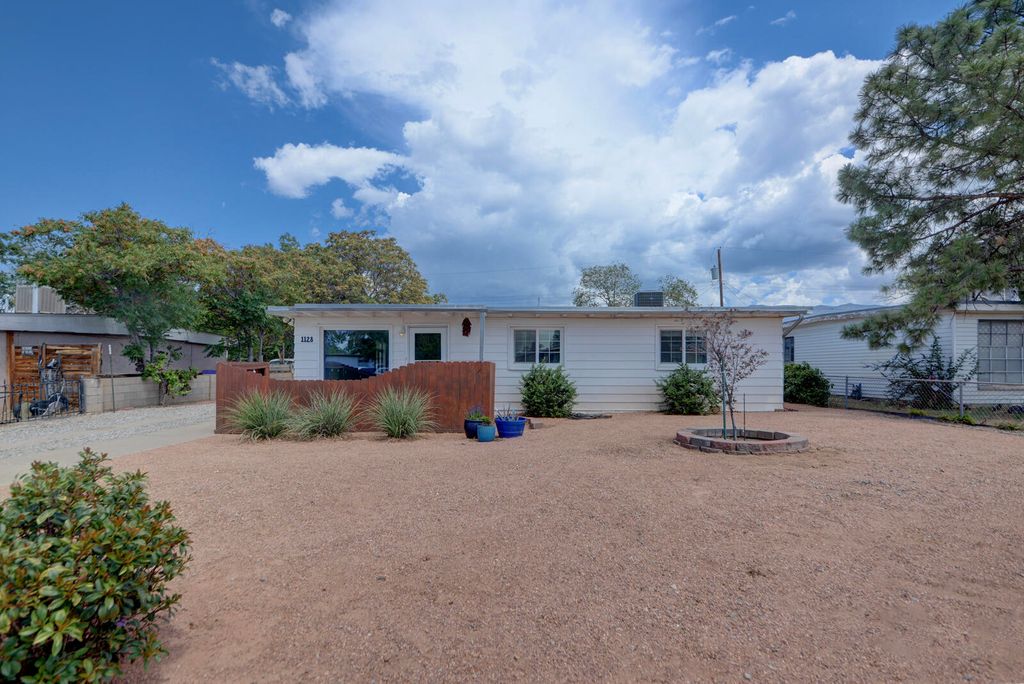 1128 Marron Circle NE, Albuquerque, NM 87112