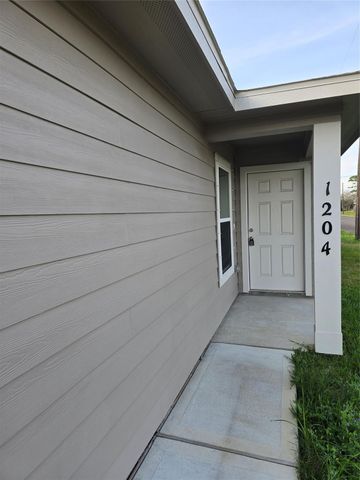 1204 Daniel Street, Baytown, TX 77520