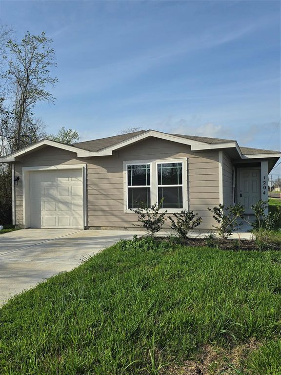 1204 Daniel Street, Baytown, TX 77520