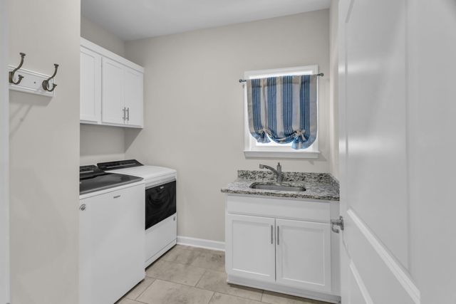 6412 Armstrong Dr, Hermitage, TN 37076