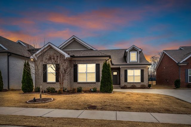 6412 Armstrong Dr, Hermitage, TN 37076