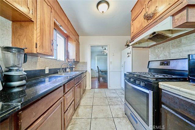 8357 Aura, Northridge, CA 91324